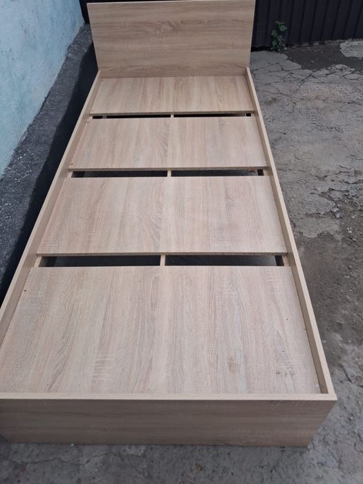 Продам кровать с матрасом
