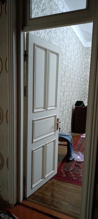Rom eshikla sotiladi taxtadan xolatlari zor 350000