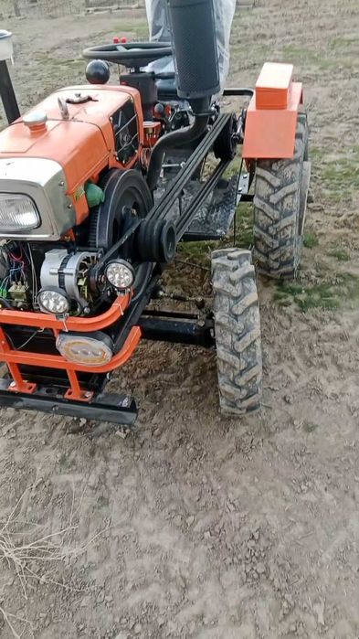Traktor sotiladi
