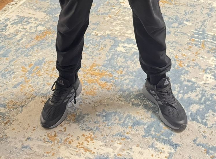 Продам кроссовки и зимние ботинки