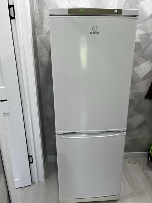 Холодильник Indesit