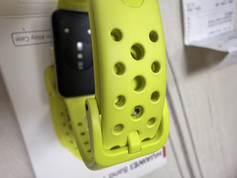 Huawei Band 10  водоустойчив , с бързо зареждане