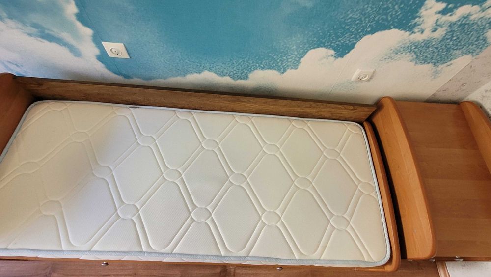 Детско легло с матрак,шкаф, и подарък к-кт чаршафи с ластик и цип