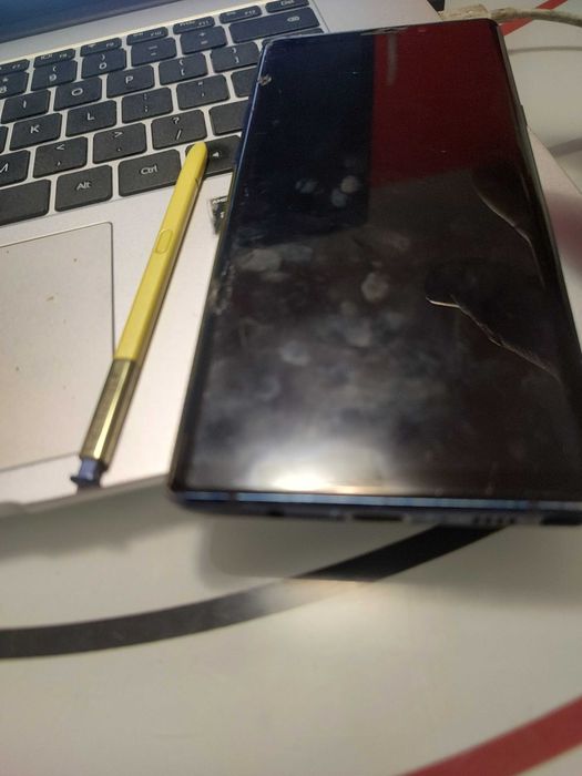 Samsung galaxy note9 cu displayul spart necesita inlocuire