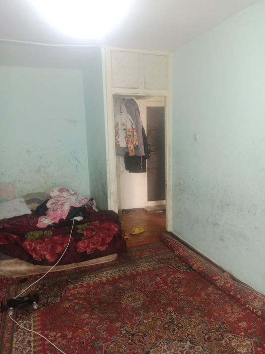 Продается срочно 1 комнатная своя квартира без ремонта 4 микрорайон