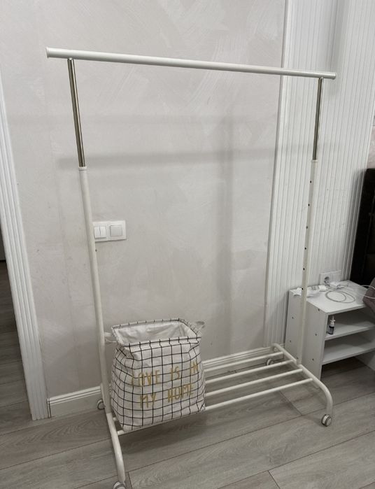 Продам.   Стойку вешалку икея