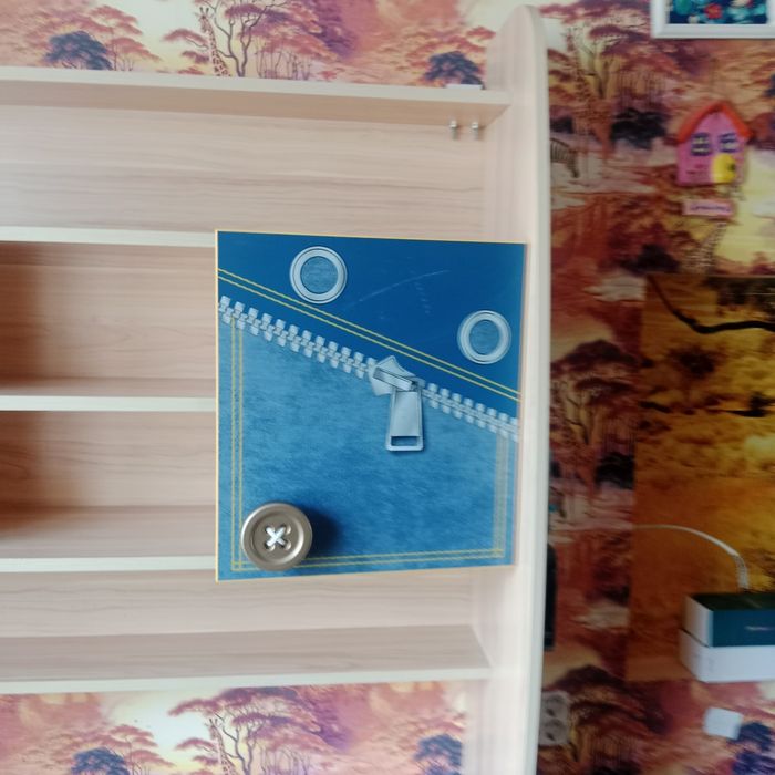 Школьный стол с полками