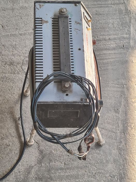 Зарядно- пусковой на12 в