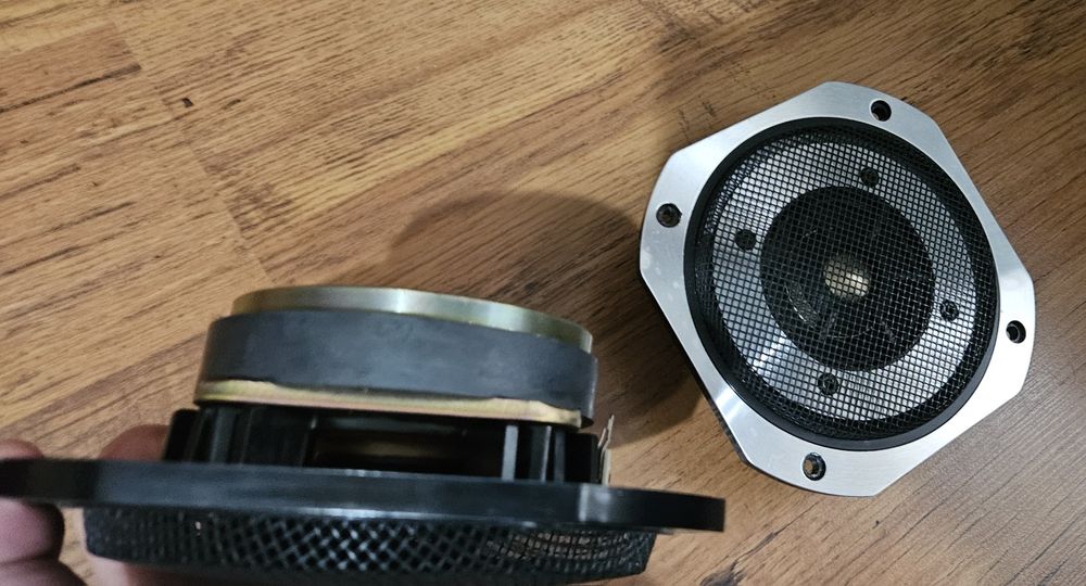 Difuzoare medii Kenwood