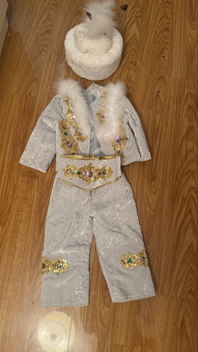 Тусау кесер ер балаға қазақы нақыштағы киім сатылады