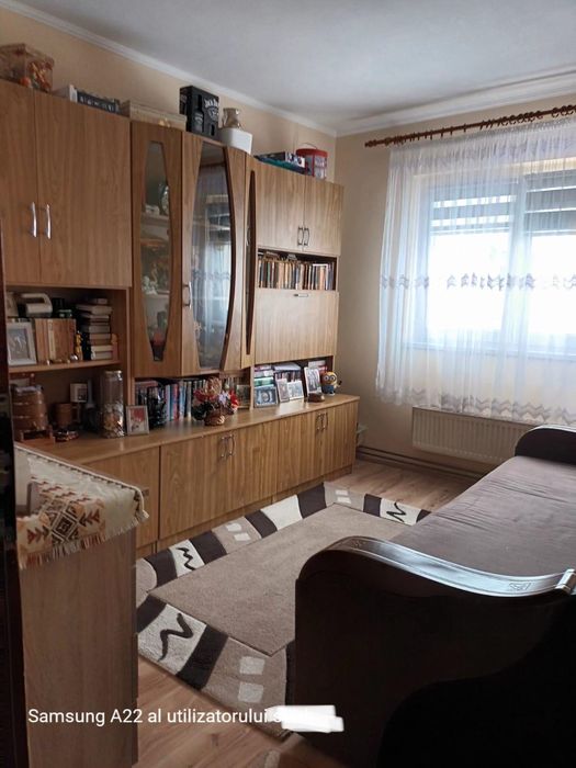 Vând apartament 3 camere +garaj