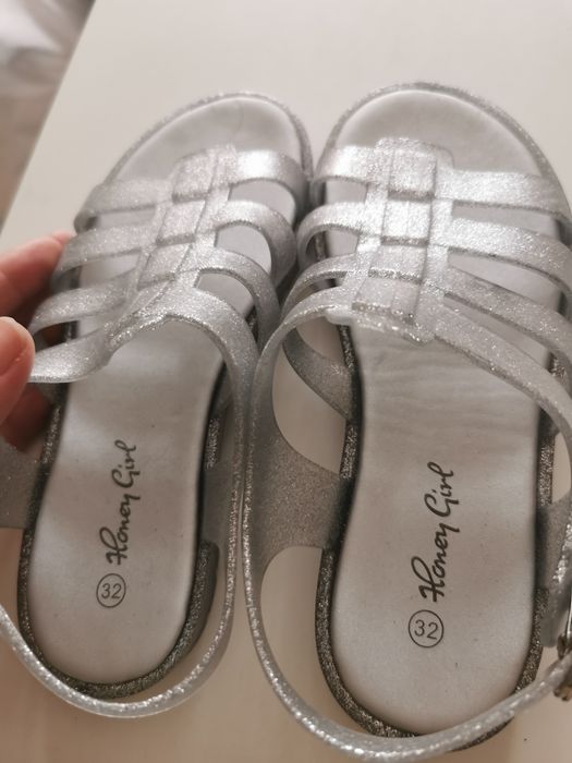 Сандалии новые 32 размер