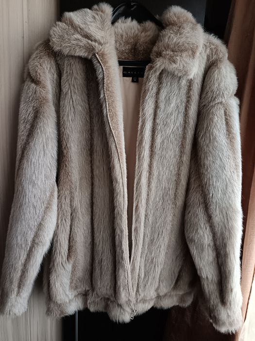 Палто с косъм бежово