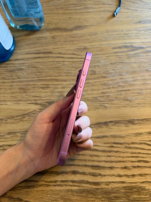 Vand Iphone 16 Roz 128 GB