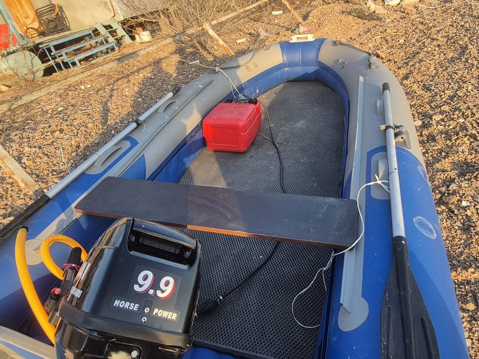 Продам надувную  лодку с мотором