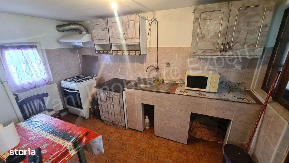 Casă de vânzare în comuna Valea Iașului, județ Argeș.