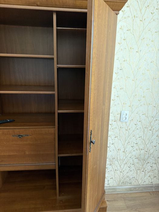 Пррдам стенку для гостинной