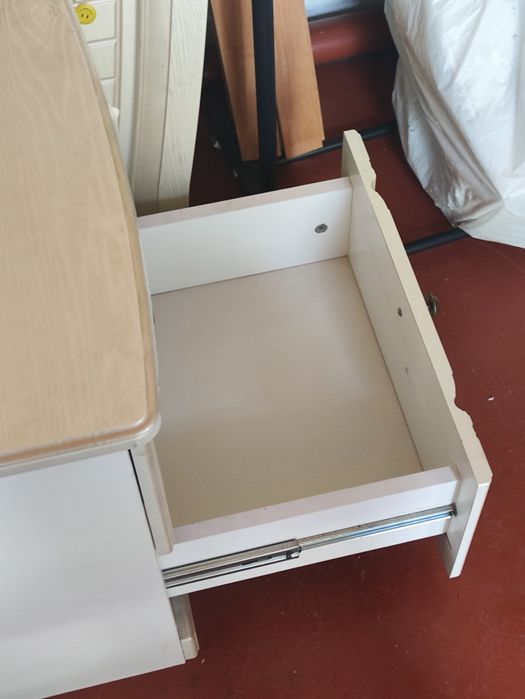 Шкаф, тумбочка, комод с зеркалом