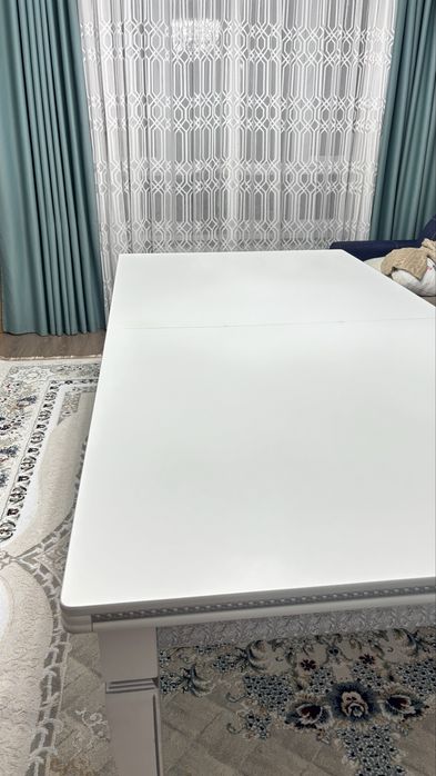 Стол с 6 шт стульями для гостинной