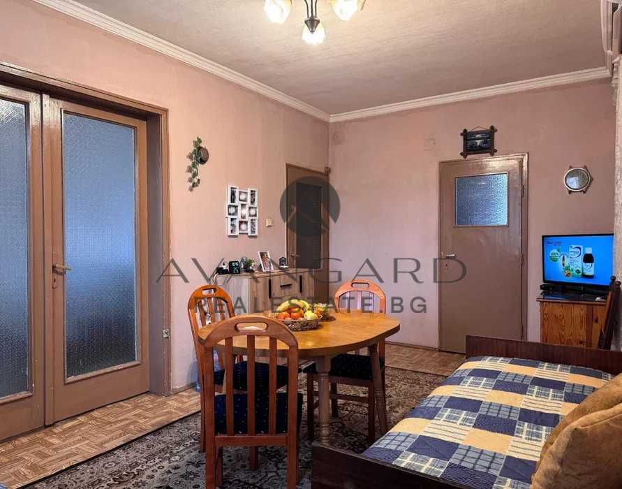 Продава се Тристаен апартамент в Пловдив, Кючук Париж - 110 кв.м за 2133 €/кв.м - Снимка #4