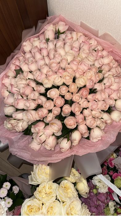 Букеты свежие срочно продам