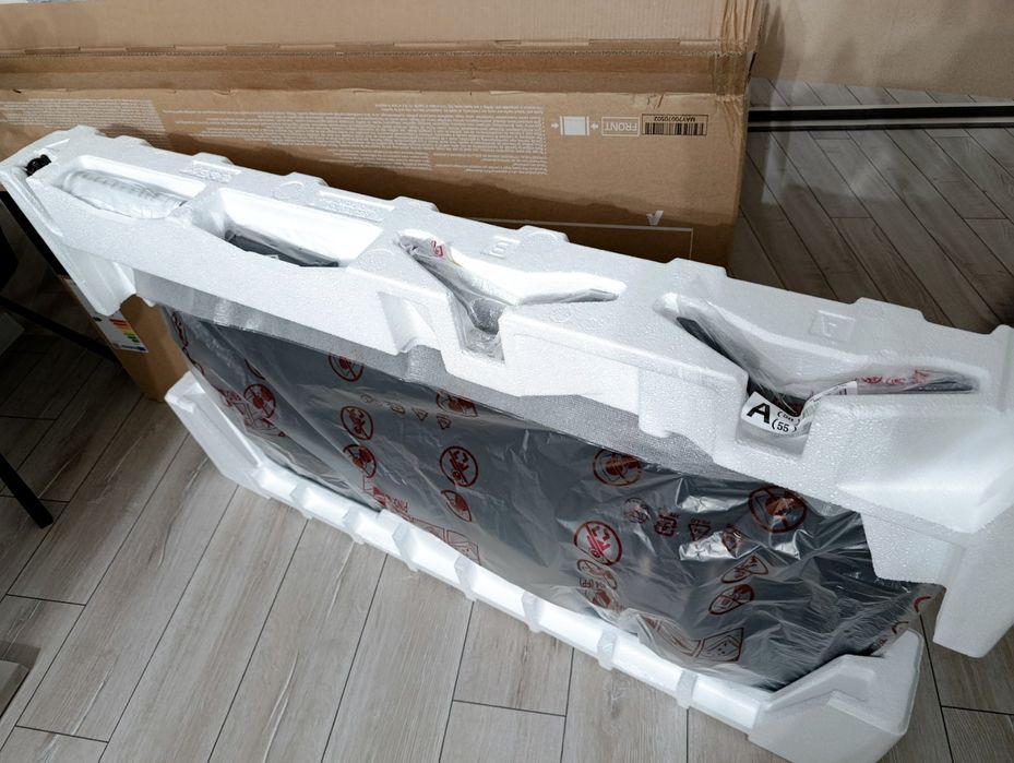 НОВ  смарт телевизор LG 55 инча.