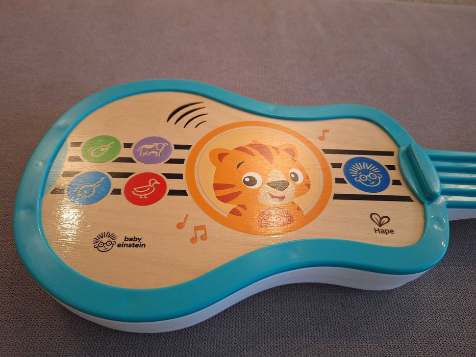Дървена китара HAPE Baby Einstein