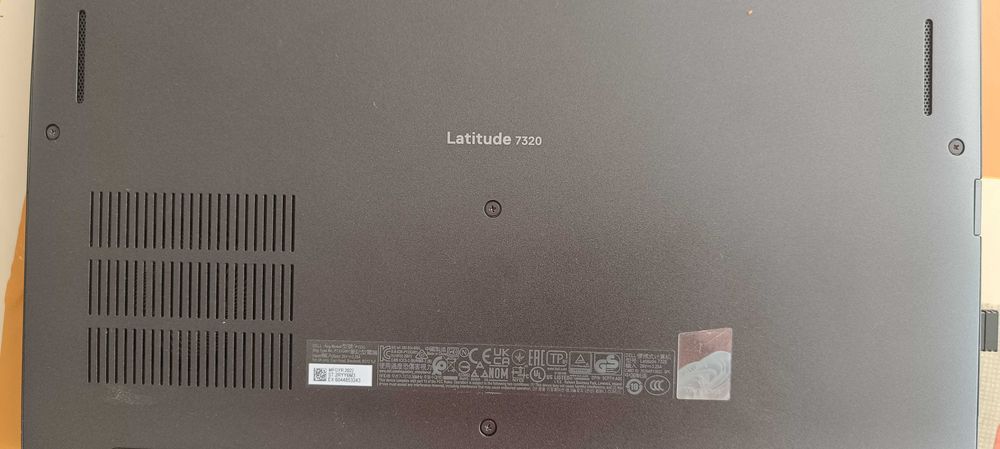 Продавам бизнес лаптоп ,,Dell Latitude " 7320 , i-5 11 генерация , 13.3 inc