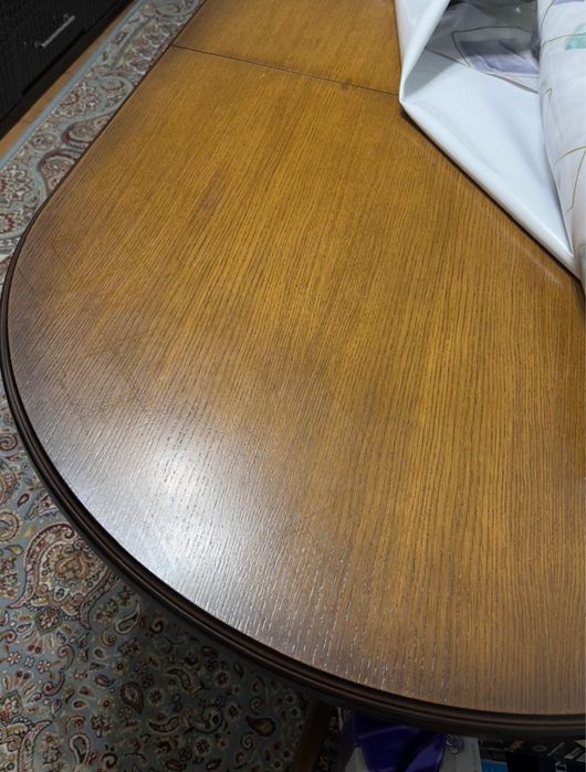 Стол и стулья для кухни и гостиной