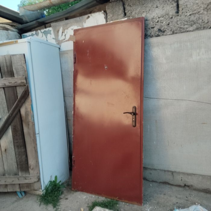 Продам входную дверь