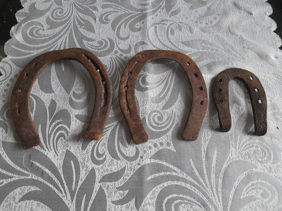 Арматурни орнаменти,стари подкови и подкова закачалка