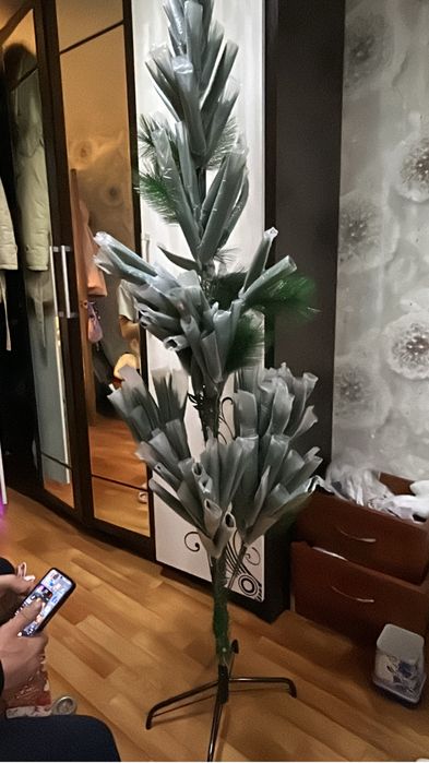 Продам елку новую