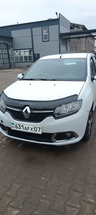 Рено сандеро 2015г