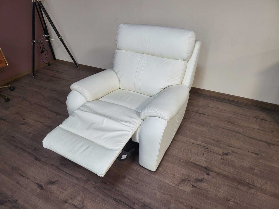 Светло кремав кожен фотьойл La-z-boy с ръчен релакс механизъм