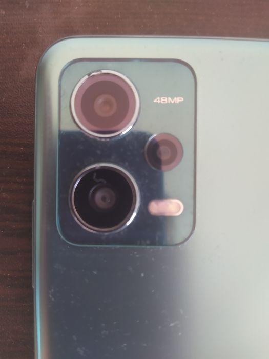 Продавам 2 броя Redmi note 12