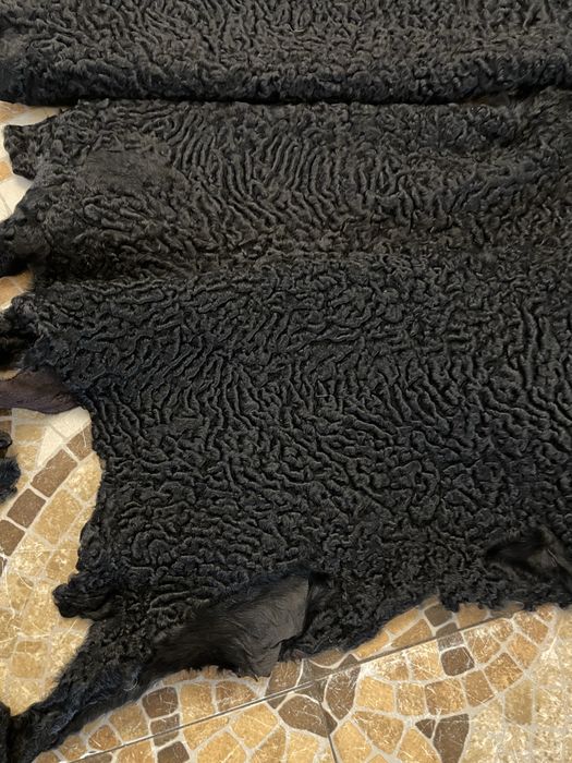 Caciula de astrahan din pei