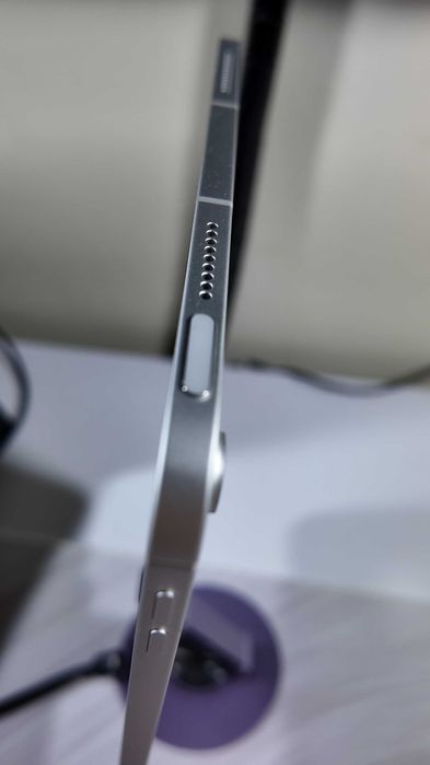 iPad 10 (10th Gen) – 64GB – Silver – Wi-Fi + Cellular