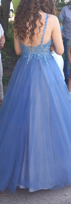Бална рокля в небесно синьо