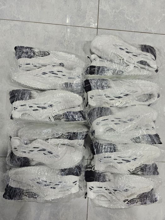 Yangi erkaklar oyoq kiyimlari