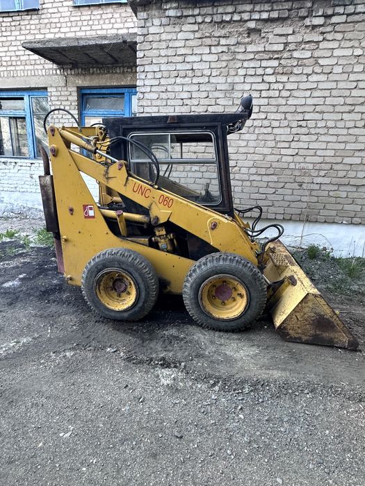 Мини погрузчик Unc 060