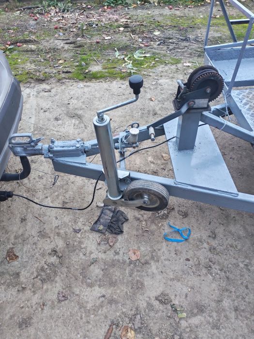 Vand Platforma /Remorca 2000 kg , 4 m x 2 m suprafață utila