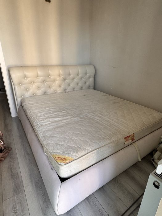 Продам кровать с матрасом 180 на 200