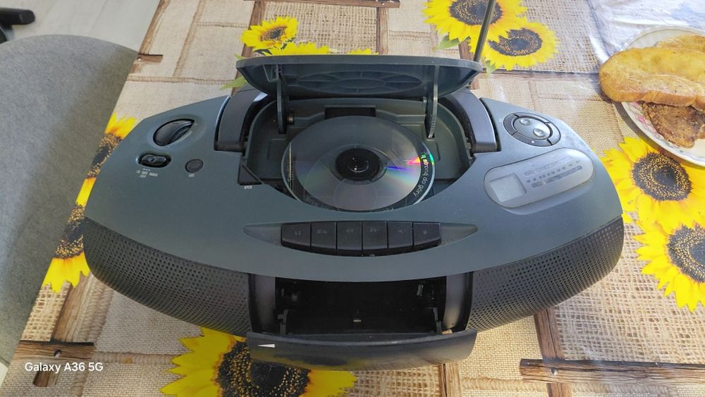 Vând radio casetă CD