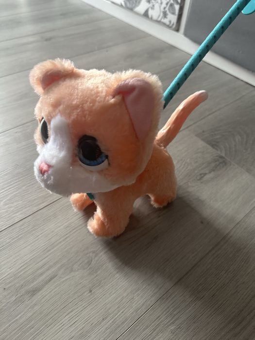 Pisica Walkalots FurReal