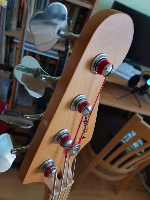 Бас китара Westfield