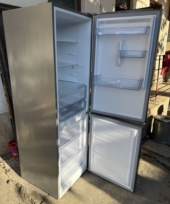 Vand Frigider Signature