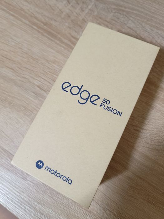 Telefon marca Motorola Edge 50 Fusion.
