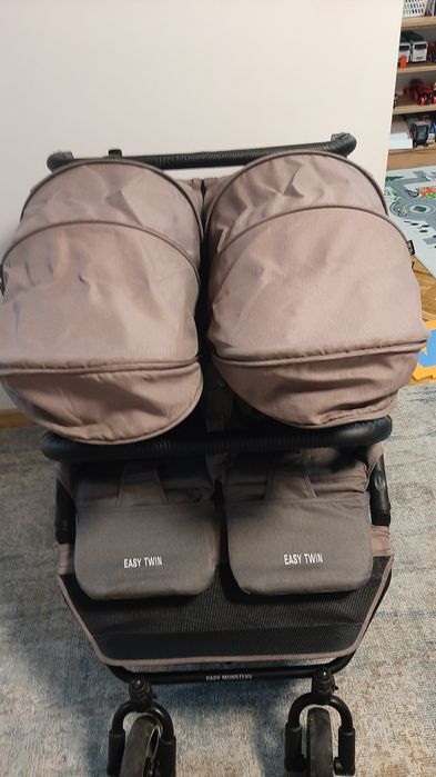 Количка за близнаци