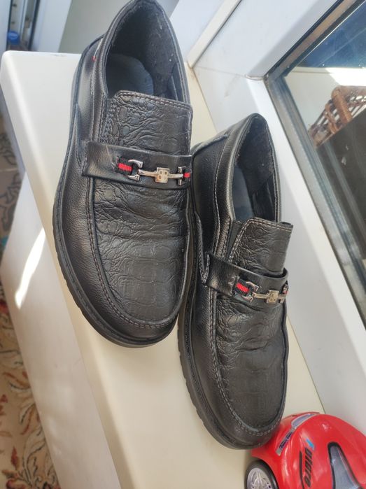 Продам туфли для мальчика