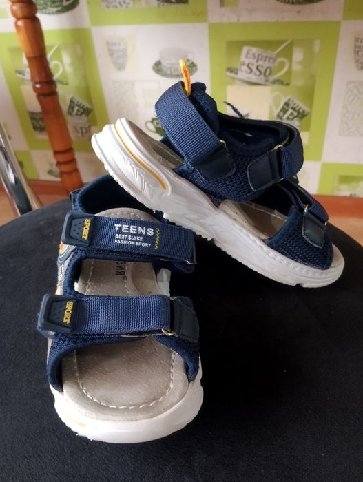 Продам детские сандалии р-р 29. В размер